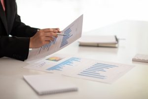 Financial,Businesswomen,Analyze,The,Graph,Of,The,Company's,Performance,To